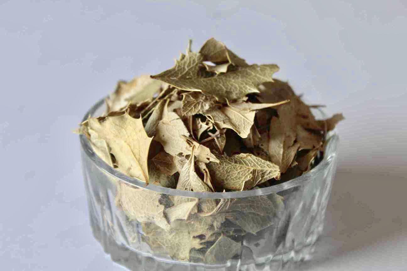 Dried Berberis aristata Leaves
