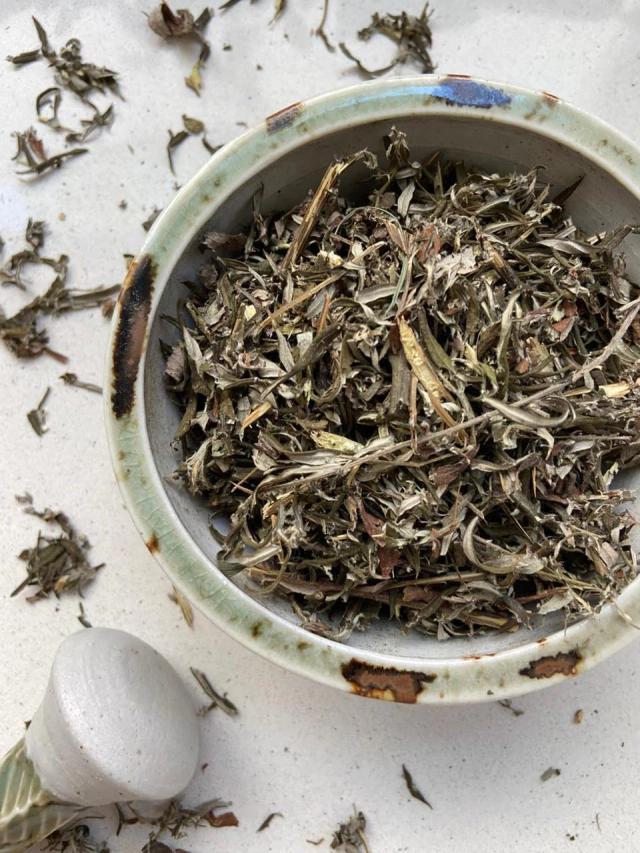 Dried Mugwort Leaves 5