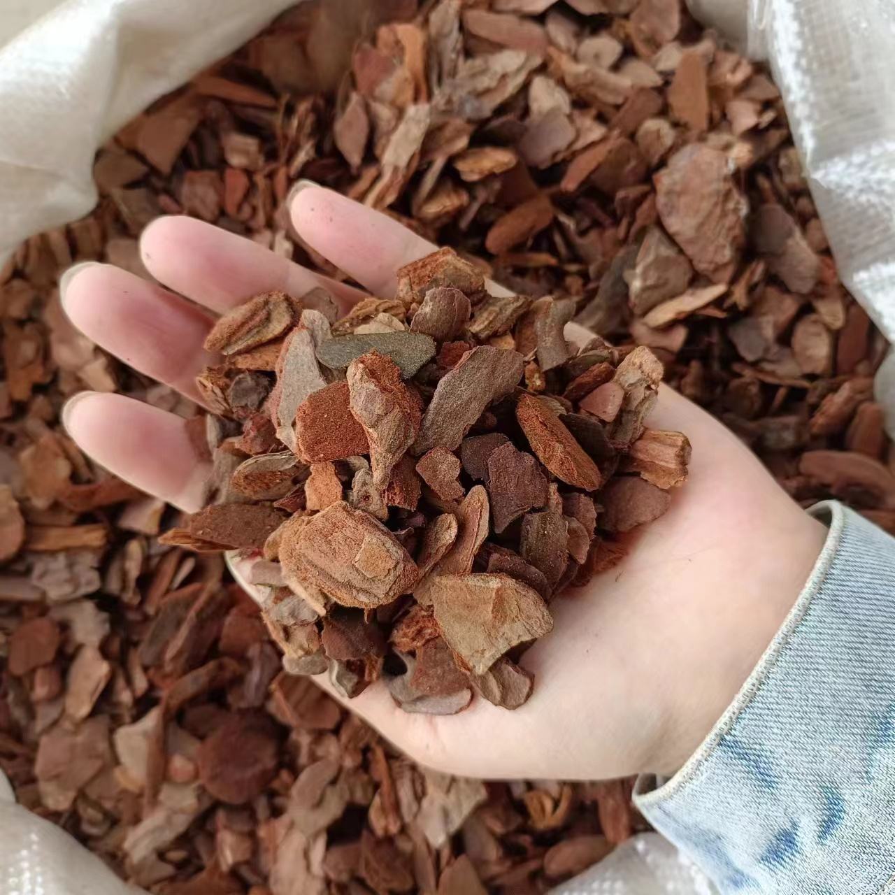 Pine Bark Chips