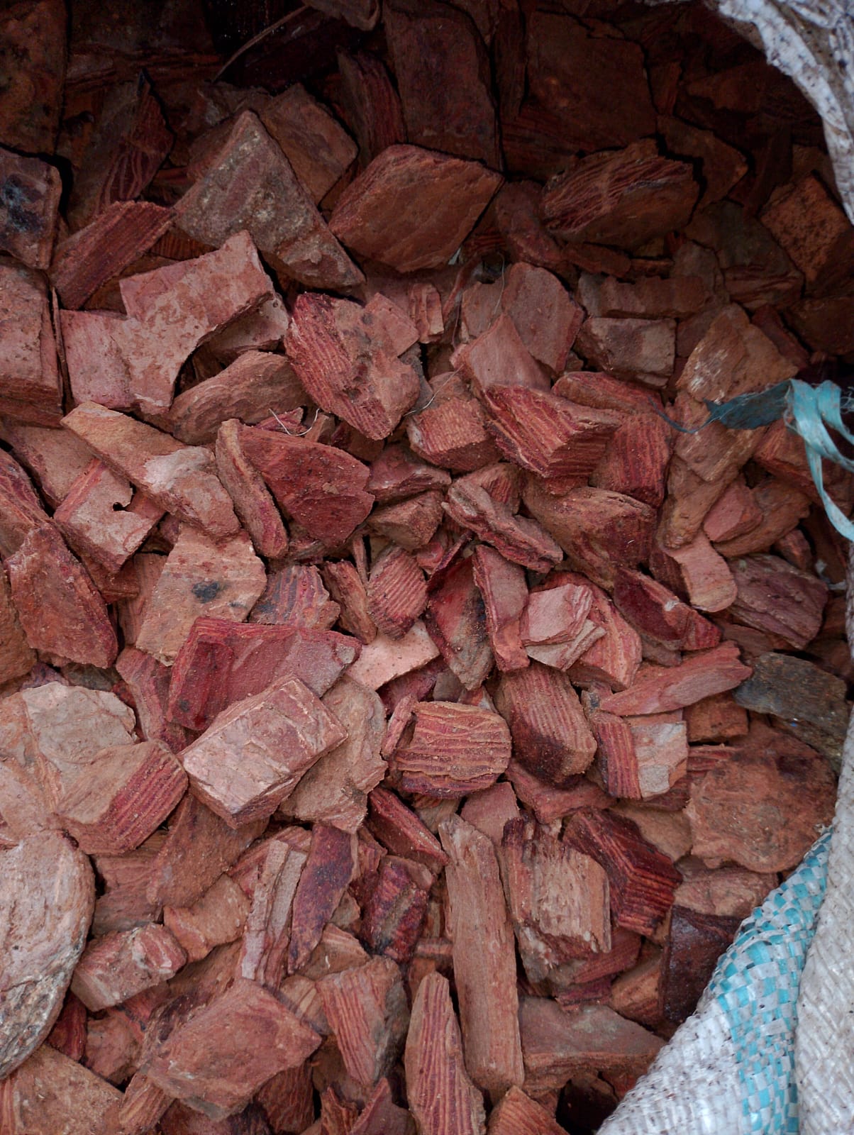 Fine Pine Bark Pieces